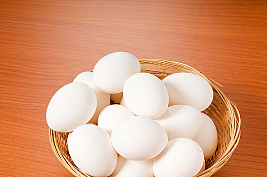 许多,白色,蛋,木桌子