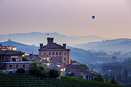 热气球,日出,上方,巴罗洛葡萄酒,库内奥省,意大利,欧洲