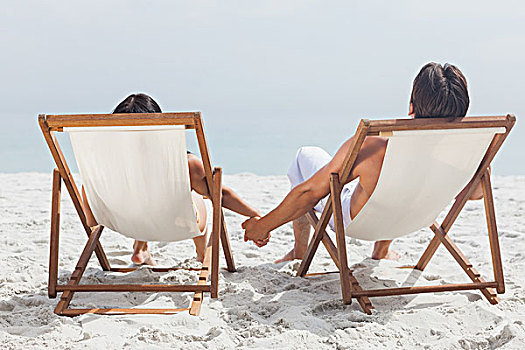 情侣,躺着,折叠躺椅,拿着,海滩