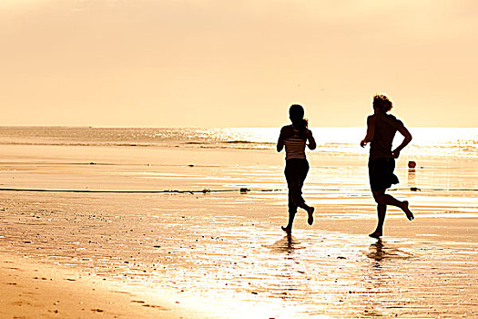 年轻,运动,情侣,慢跑,海滩,日落