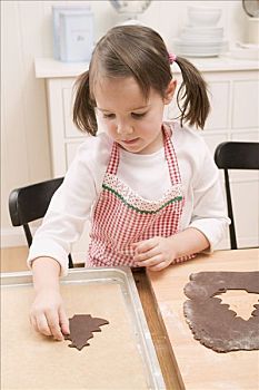 小,女孩,放置,巧克力饼干,烤盘