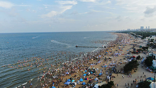 山东省日照市,海滨旅游高潮不断,海水浴场只见人海不见大海