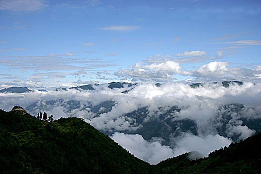 巫溪云台山清晨雨过天晴的云雾