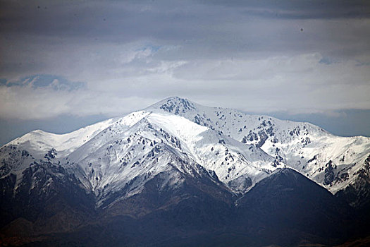 春季天山