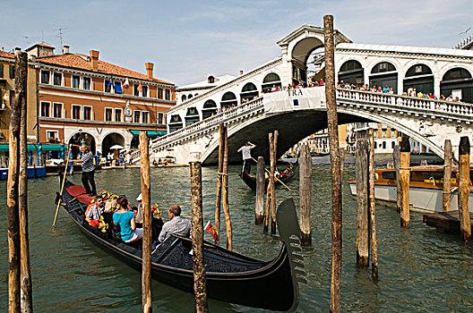 里亚尔托桥,大运河,小船,威尼斯,威尼托,意大利,欧洲