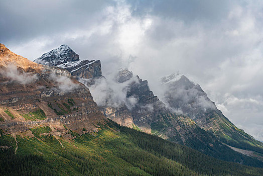三个,山峰,遮盖,雾,山脉,班芙国家公园,艾伯塔省,加拿大,北美