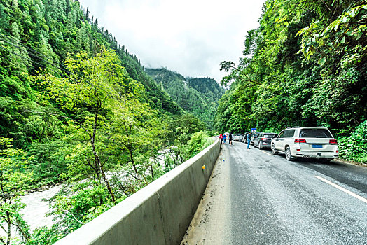 川藏线公路风光