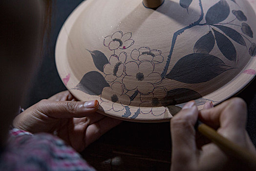 陶瓷青花壶绘画