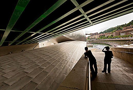 古根海姆博物馆,高架路,两个人,剪影,毕尔巴鄂,西班牙