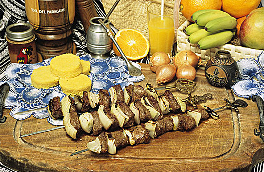烤肉,烤串,玉米糕,巴拉圭