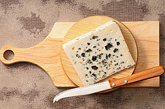 楔形,蓝纹奶酪,木板,刀