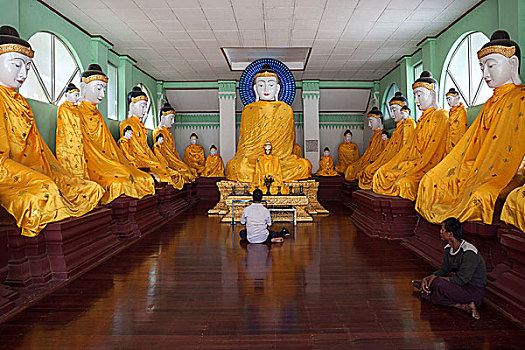 男人,沉思,正面,佛像,黄色,长袍,大金塔,仰光,缅甸,亚洲