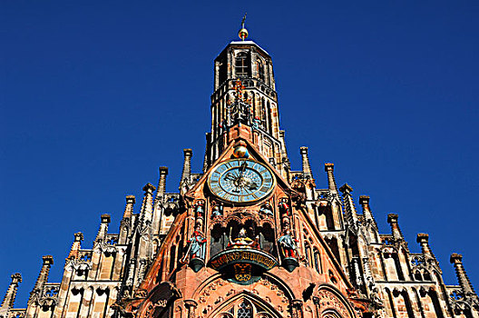 教堂,尖顶,圣母教堂,钟楼,移动,小雕像,纽伦堡,中间,弗兰克尼亚,巴伐利亚,德国,欧洲