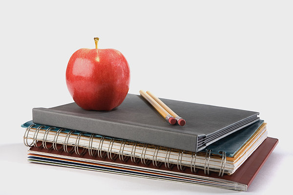 特写,苹果,两个,铅笔,笔记本
