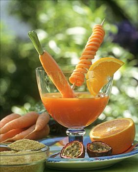 多维生素果汁,胡萝卜,橘子,西番莲果