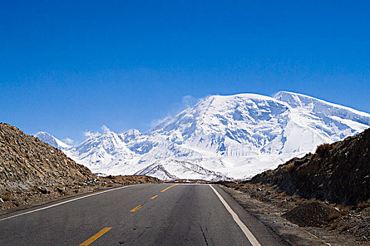 新疆,雪山,公路,广袤,荒芜