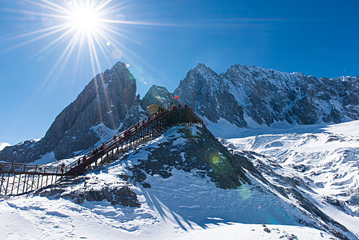 攀登雪山