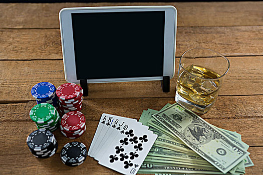 俯拍,数码,威士忌酒,货币,桌上,纸牌,游戏,木桌子,赌场