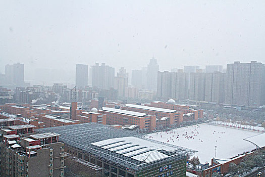 学校雪景