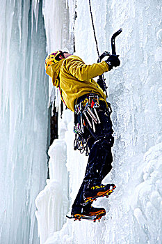 极限运动攀冰