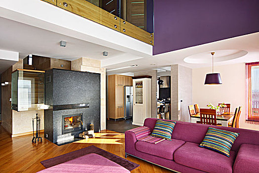 现代,紫色,沙发,室内,就餐区,壁炉,分隔,墙壁,仰视,夹楼