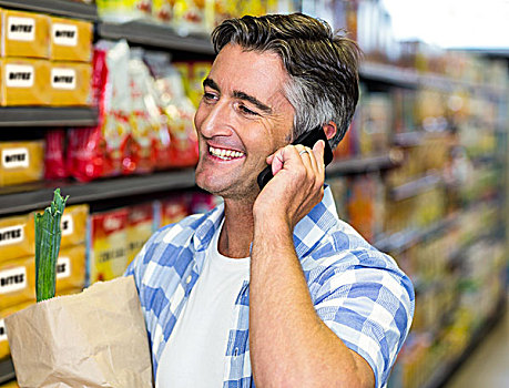 微笑,男人,电话,杂货袋,超市