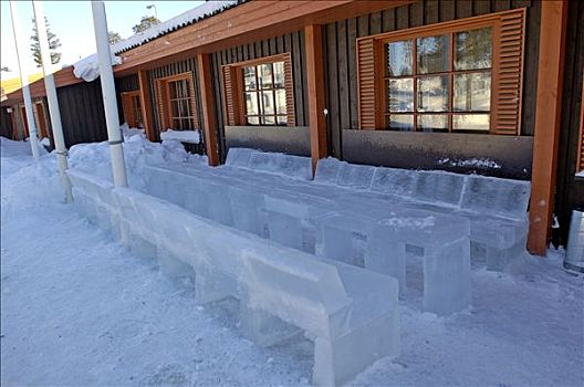 芬兰,拉普兰,滑雪胜地,冰,长椅,桌子,正面,房子