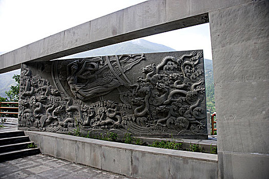 巫峡长江大桥桥头石雕