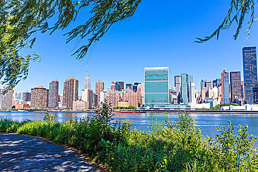 曼哈顿,纽约,晴朗,天际线,绿色公园,植物,东河,美国