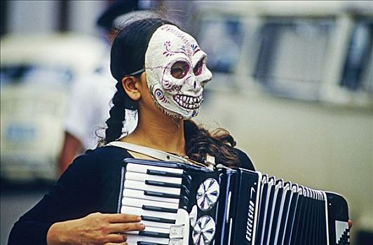 手风琴,穿,头骨,亡灵节,节日,拿,白天,巴兹瓜罗,米却阿肯州,墨西哥,北美