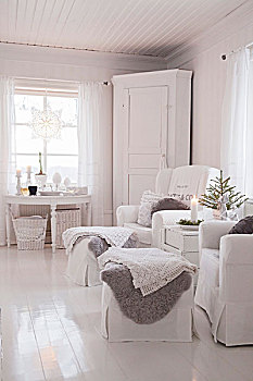 两个,扶手椅,脚凳,正面,角,柜子,白色,客厅