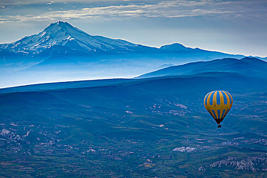 乘气球,上方,格雷梅山谷,卡帕多西亚,土耳其