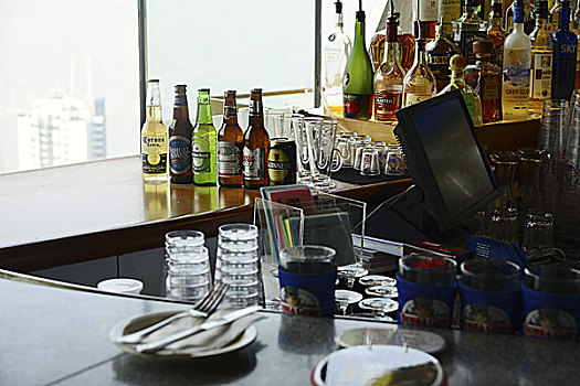 阿甘虾餐厅的酒,香港山顶凌霄阁