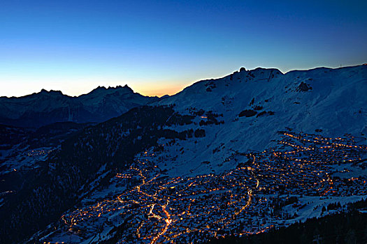 城镇,山,夜晚,韦尔比耶,瑞士