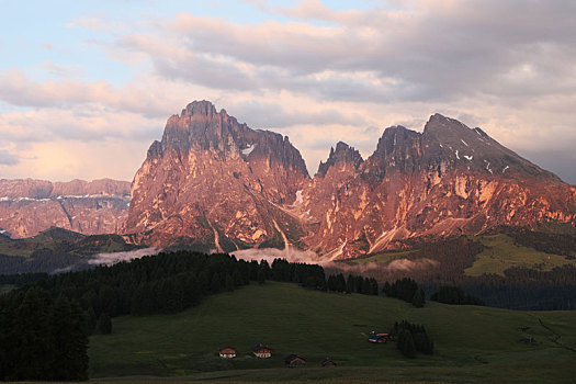 休斯山