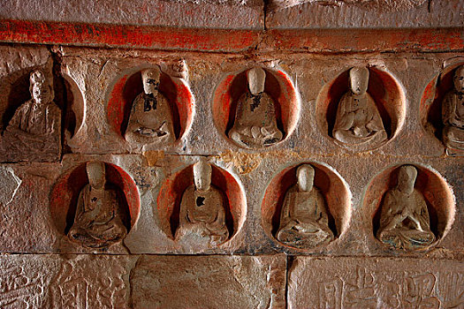 四川南山大足圣寿寺内的维摩殿里的小佛像