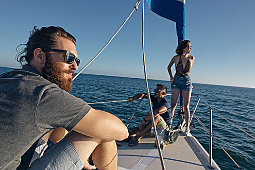 朋友,享受,风景,帆船,圣地亚哥湾,加利福尼亚,美国