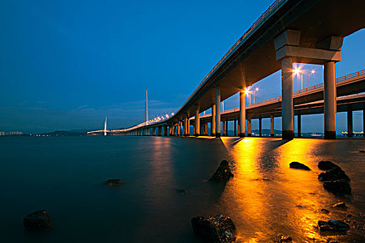 中国广东深圳湾大桥夜景