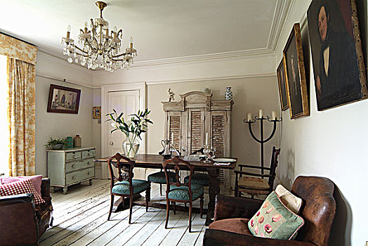 房间,水晶,吊灯,老式,餐桌,优雅,软垫,椅子,乡村,木地板,家具