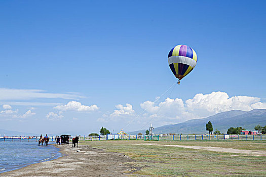 青海湖与热气球