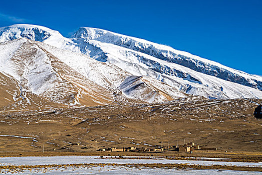 新疆,雪山,草地,牧民,民居,蓝天