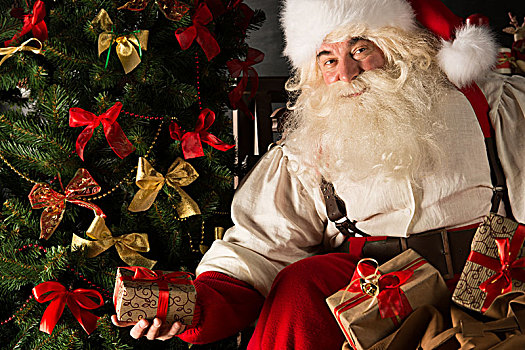 圣诞老人,放置,礼物,圣诞树,暗色,房间
