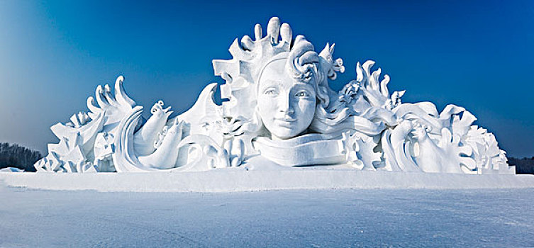 2013年哈尔滨雪博会主雕塑梦海欢歌