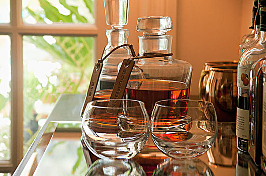 威士忌,玻璃器具,玻璃杯,瓶子