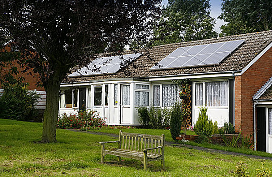 英格兰,沃里克郡,排,平房,太阳能电池板,合适,屋顶,使用,再生能源,太阳,清洁,环境保护,声音,收集,太阳能