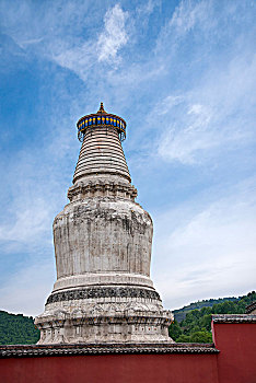 山西忻州市五台山塔院寺寺院大白塔