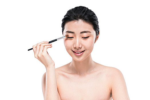 美女手拿化妝刷