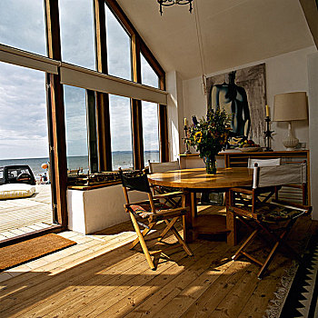 现代,餐厅,圆,木头,餐桌,折叠椅,海洋,图片,窗户