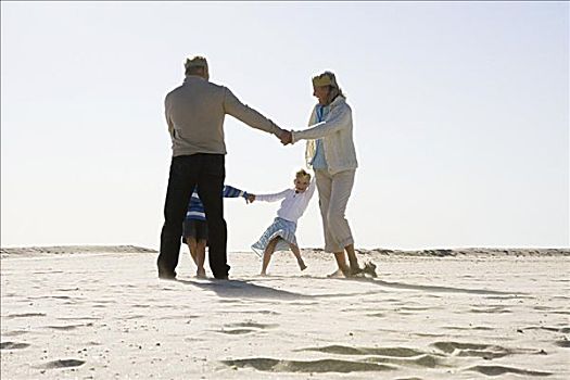 祖父母,跳舞,孙辈,海滩