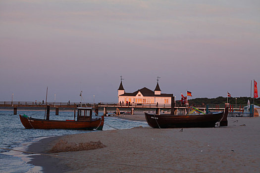 码头,阿尔贝克海滨,落日,乌瑟多姆岛,梅克伦堡前波莫瑞州,德国,欧洲